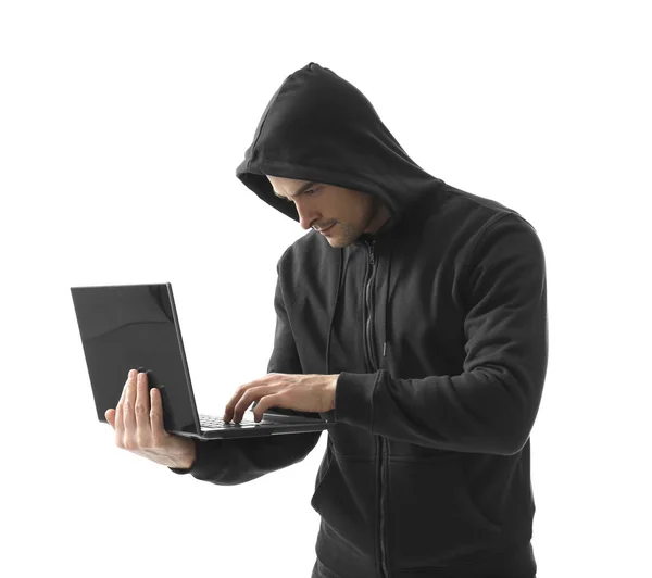 Hacker profissional com laptop no fundo branco — Fotografia de Stock