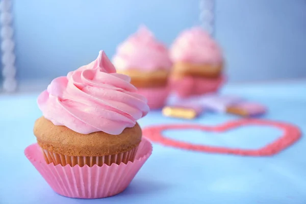 Delicious cupcake on table — Stock Photo, Image