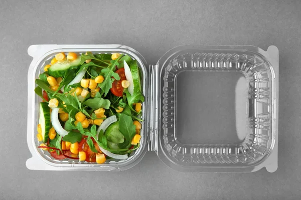 Plastic Container Salad Grey Background — Stock Photo, Image