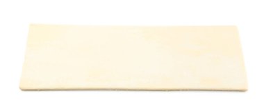 Beyaz arka plan üzerinde ham puf böreği