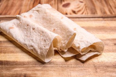 Ahşap masa, closeup üzerinde lezzetli gözleme