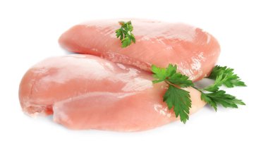 beyaz zemin üzerine maydanoz ile çiğ tavuk fileto