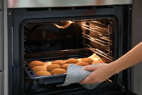 Woman Taking Baking Tray Delicious Oatmeal Cookies Out Oven — Stock Photo, Image