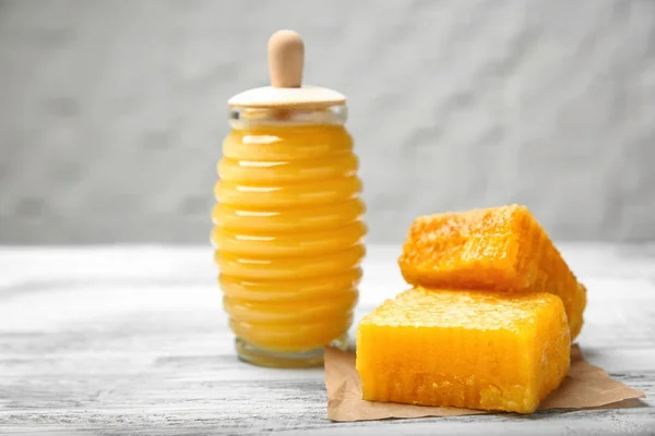 Fresh Honeycombs Jar Honey Table — Stock Photo, Image