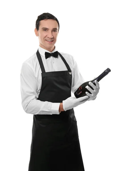 Официант держит бутылку вина на белом фоне — стоковое фото
