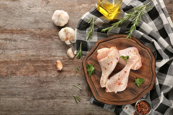 Board Raw Chicken Legs Wooden Background Top View — Stock Photo, Image