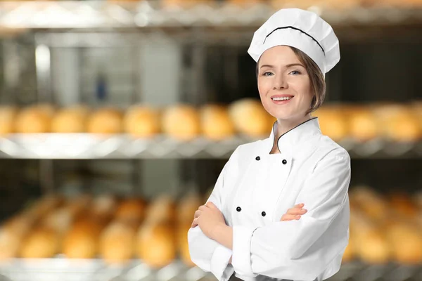 Propriétaire d'une entreprise de boulangerie au lieu de production — Photo