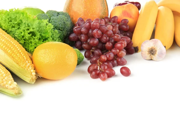 Composición Diferentes Frutas Verduras Sobre Fondo Blanco — Foto de Stock