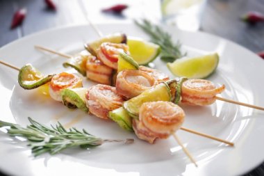 Tarak, closeup plaka pastırma ile sarılmış