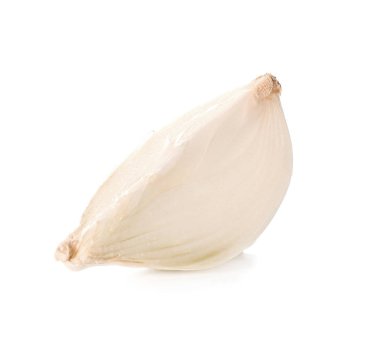 Olgun soğan dilim beyaz arka plan üzerinde