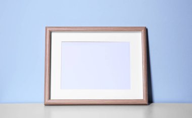 Mockup renk arka plan üzerinde boş çerçeve