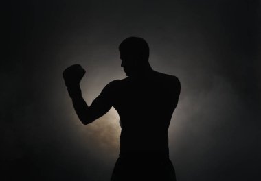 Güçlü erkek boxer silüeti 