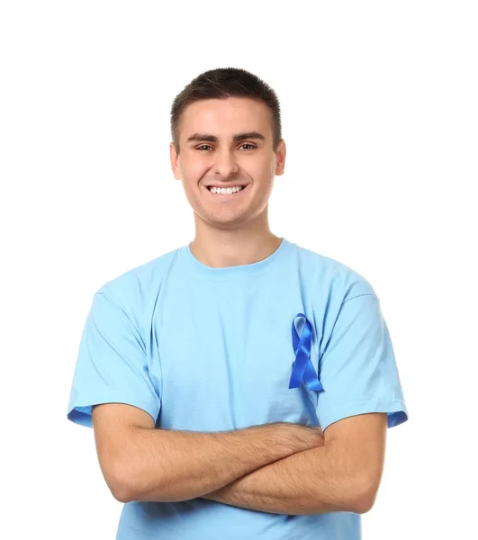 Jonge man dragen t-shirt met blauw lint op witte achtergrond. Prostaatkanker bewustzijn concept — Stockfoto