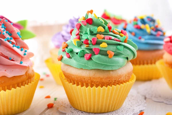 Läckra Färgglada Cupcakes Bord — Stockfoto