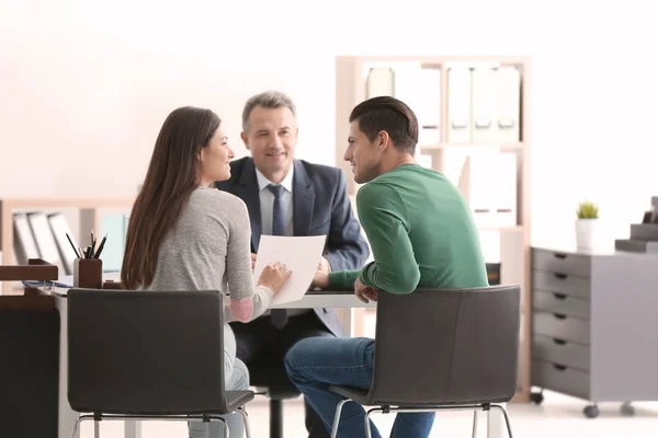 Young Couple Notary Public Office — Stock Photo, Image