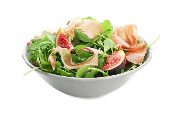 Schüssel mit köstlichem Salat auf weißem Hintergrund — Stockfoto