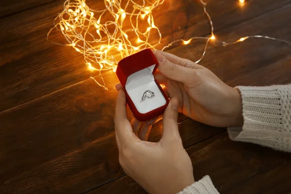 Woman holding box with luxury engagement ring — Stock Photo, Image