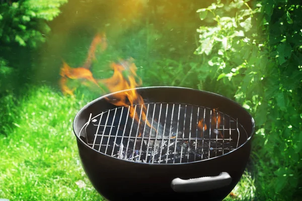 Barbecue Grill Backyard — Stock Photo, Image