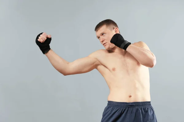 魅力的な若いボクサー — ストック写真