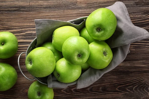 Basket with fresh green apples — Stock Photo, Image