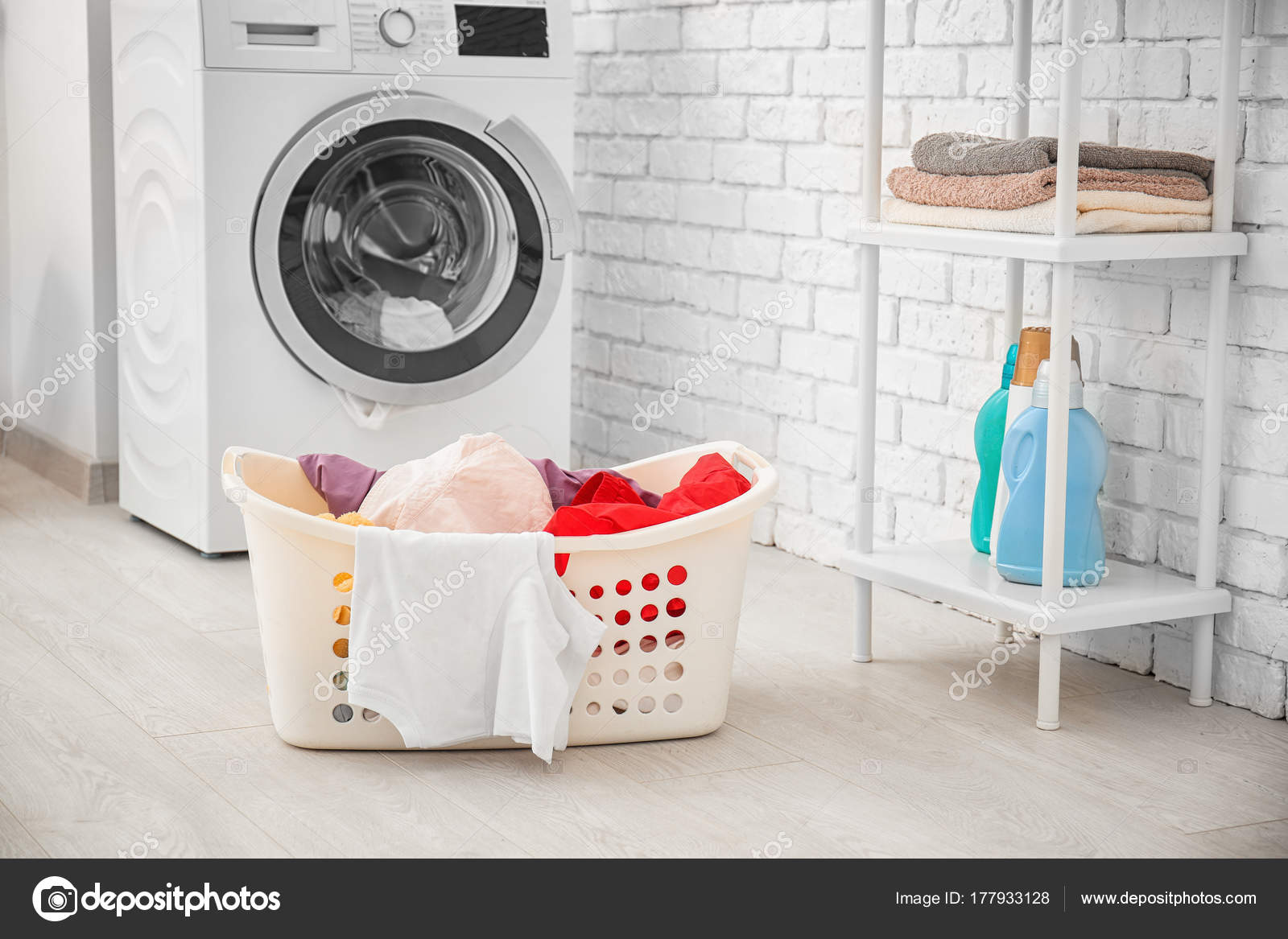Fotos: cuarto lavadora | Cesta con lavadero y lavadora en cuarto de ... Fotos: cuarto lavadora | Cesta con lavadero y lavadora en cuarto de ...