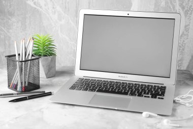 Apple Macbook Air gümüş 