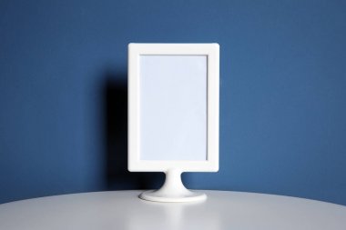 Mockup renk arka plan üzerinde boş çerçeve