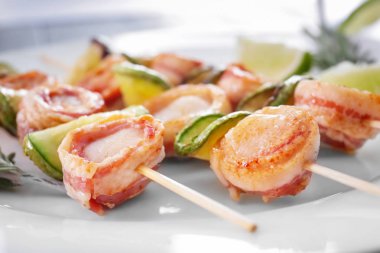 Tarak, closeup plaka pastırma ile sarılmış