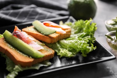 Salatalık ile lezzetli sandviçler 