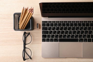 Apple Macbook altın 