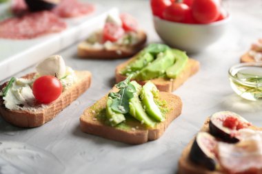 Tablo, closeup lezzetli avokado tost