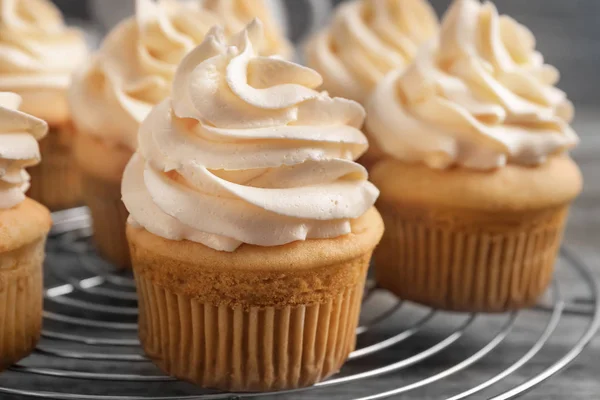 Cupcakes Saborosos Rack Refrigeração — Fotografia de Stock