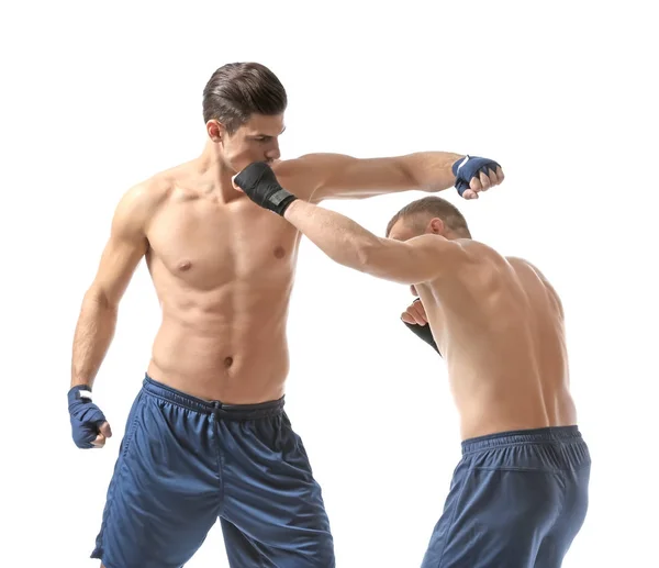 Atractivos boxeadores jóvenes luchando — Foto de Stock