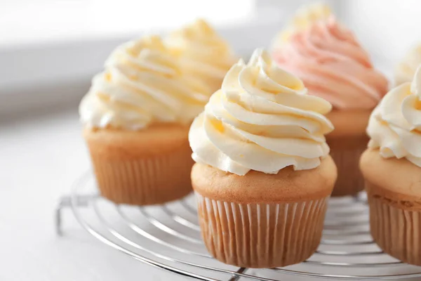Tasty Cupcakes Cooling Rack — Stock Photo, Image