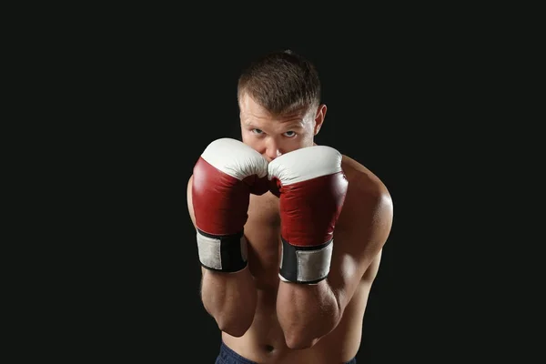 Attraktiver junger Boxer — Stockfoto