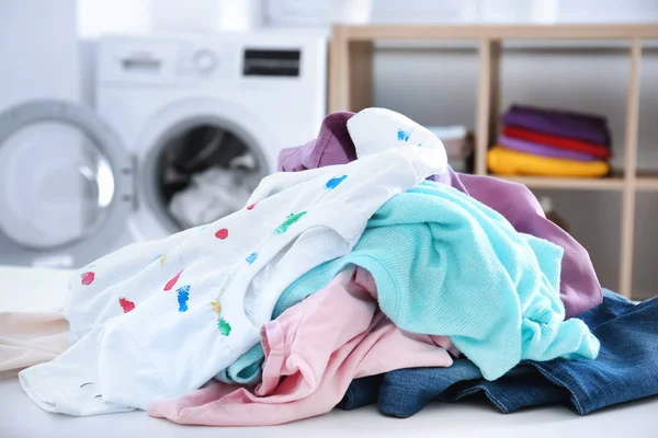 Pile of laundry in bathroom — Stock Photo, Image