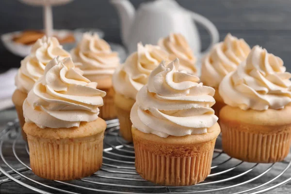 Tasty Cupcakes Cooling Rack — Stock Photo, Image