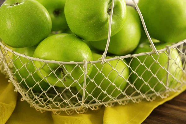 Basket with fresh green apples — Stock Photo, Image