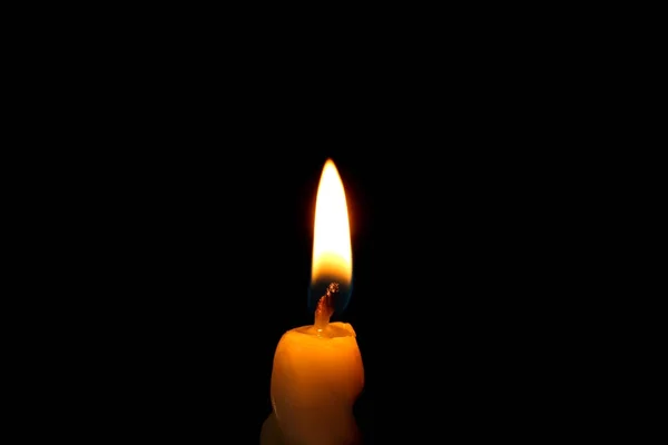 Κερί κεριών κάψιμο στο σκοτάδι — Φωτογραφία Αρχείου