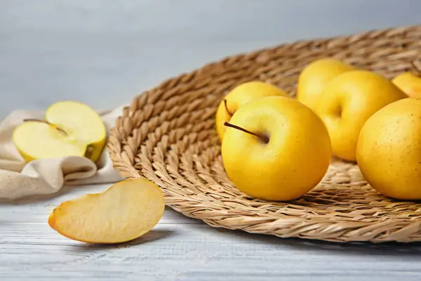 Ripe yellow apples on table — Stock Photo, Image