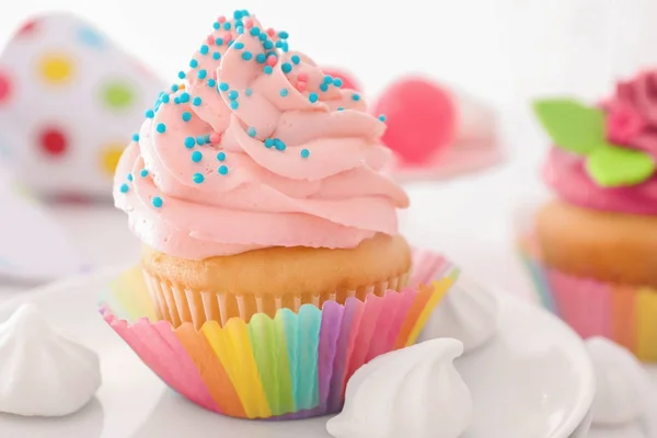 Sabroso Cupcake Colorido Mesa —  Fotos de Stock