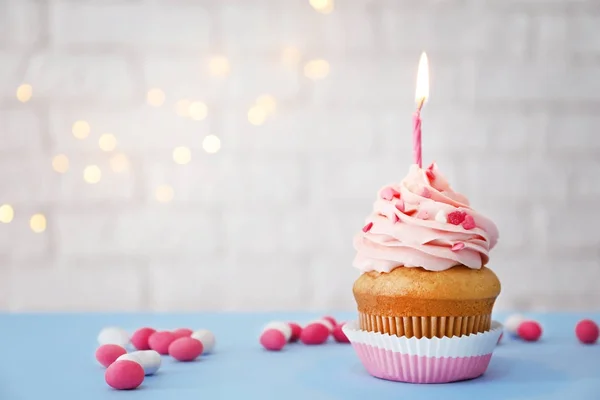 Tasty Cupcake Candle Blurred Background — Stock Photo, Image