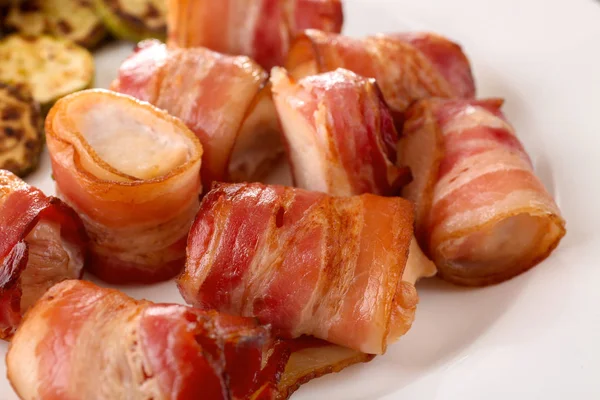 Prato Com Bacon Embrulhado Nuggets Frango Close — Fotografia de Stock