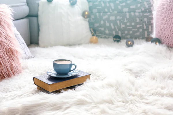 Cup of coffee and books — Stock Photo, Image