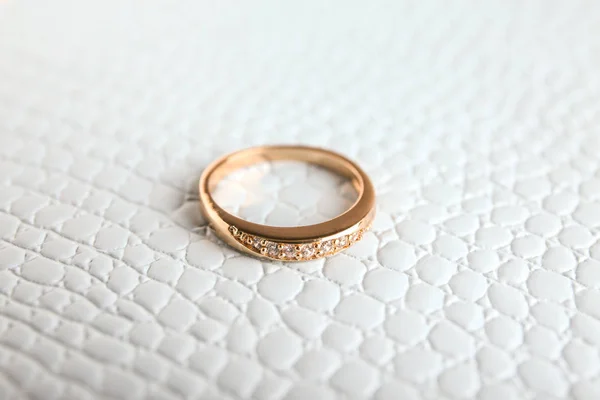 Belo anel de noivado — Fotografia de Stock