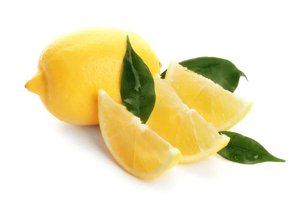 Limão maduro fresco com fatias — Fotografia de Stock