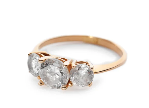Krásný zásnubní prsten na bílém pozadí — Stock fotografie