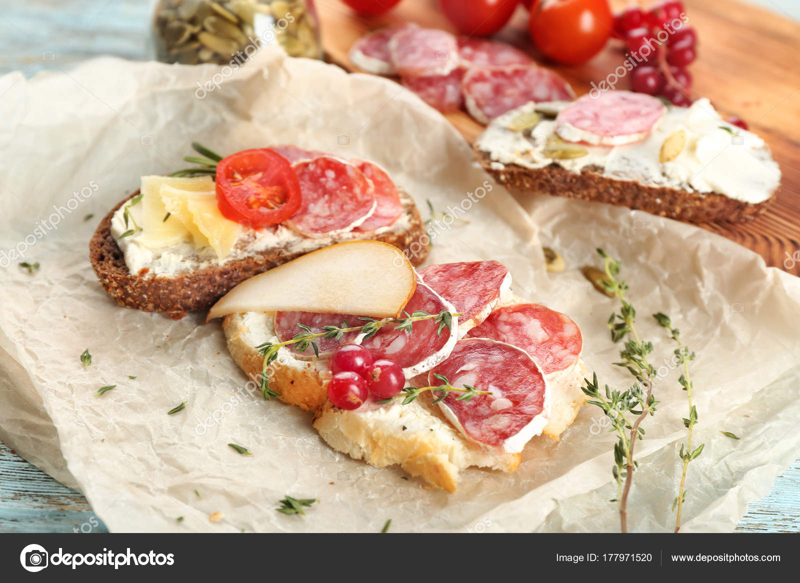 Deliciosas Bruschettas Italianas Com Carne Mesa Stock Deliciosas Bruschettas Italianas Com Carne Mesa Stock