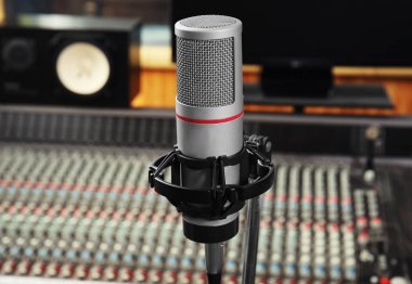 Modern mikrofon radyo istasyonu, closeup görünümünü 