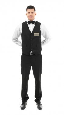 Beyaz arka plan üzerinde poz erkek garson